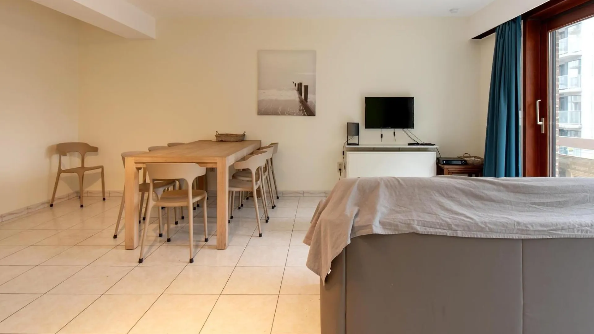 2 Bedroom Apartment, Near Epernay Square Middelkerke 0*,  Belgien