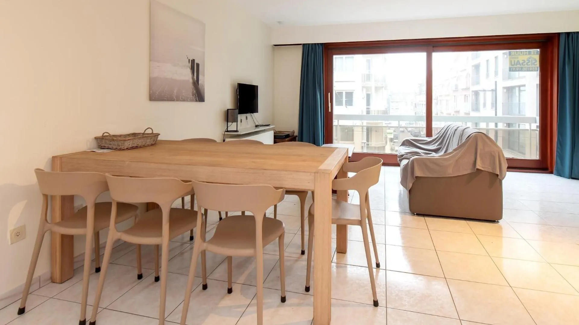 2 Bedroom Apartment, Near Epernay Square Middelkerke Lägenhet