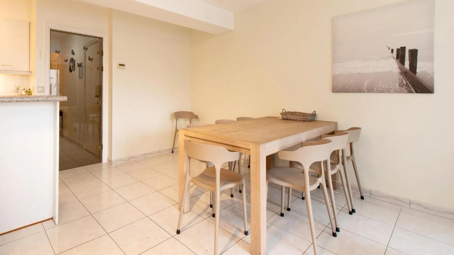 2 Bedroom Apartment, Near Epernay Square Middelkerke Lägenhet