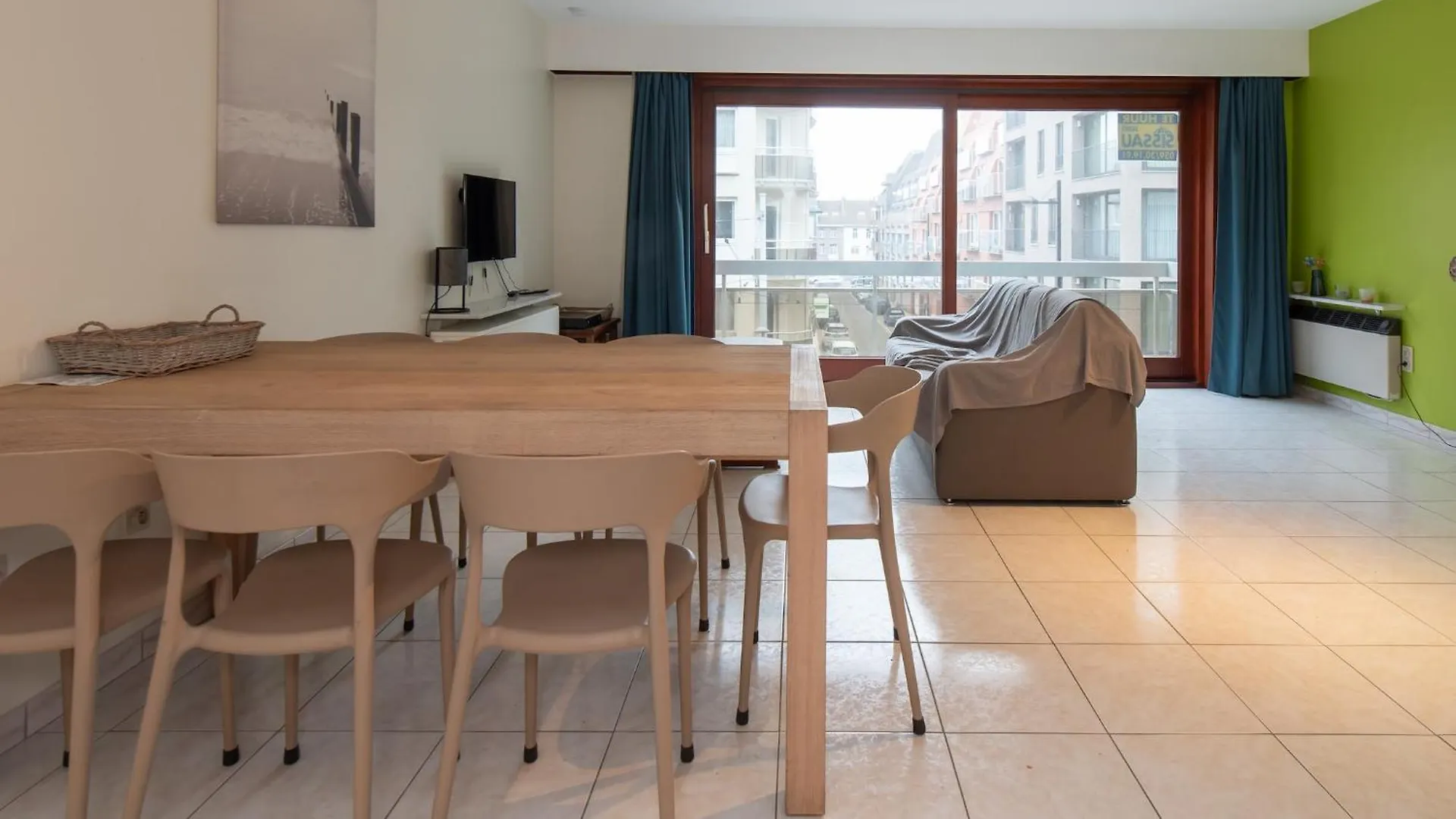 2 Bedroom Apartment, Near Epernay Square Middelkerke Belgien