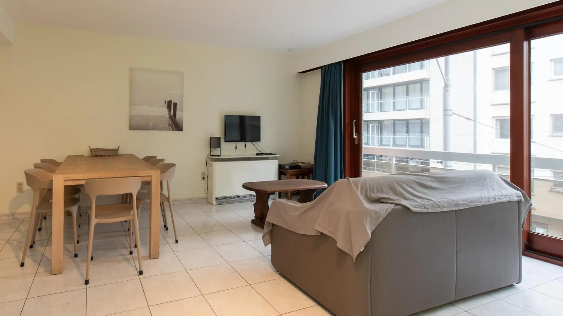 2 Bedroom Apartment, Near Epernay Square Middelkerke 0*,  Belgien